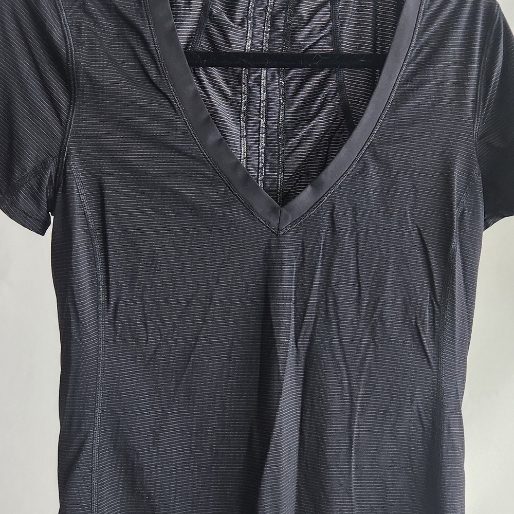 Lululemon Ruched Back Women's Black V-Neck Top. Sticker In Pocket Says 10.